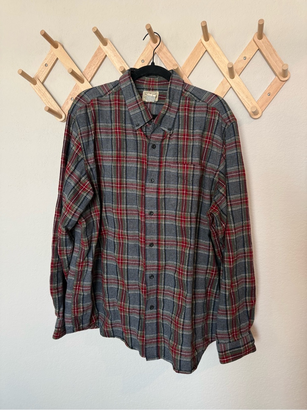 L.L.BEAN Classic Grey & Red Plaid Flannel Shirt - Comfortable Button-Up flannel
